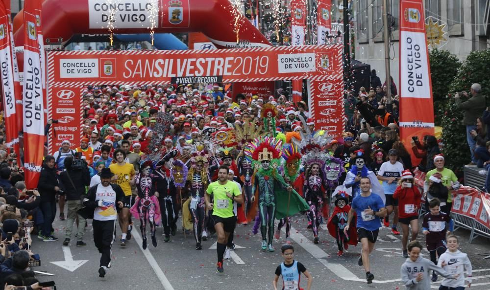 Miles de participantes celebraron el fin de año por el centro de Vigo