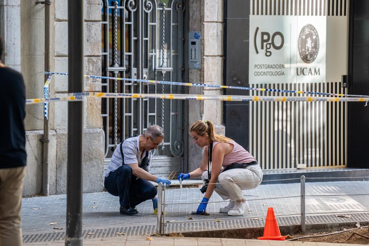 Investigan la muerte de un hombre en Consell de Cent