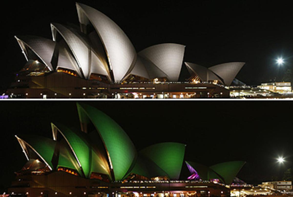 L’emblemàtic edifici de l’Opera House de Sydney, abans i durant l’apagada.