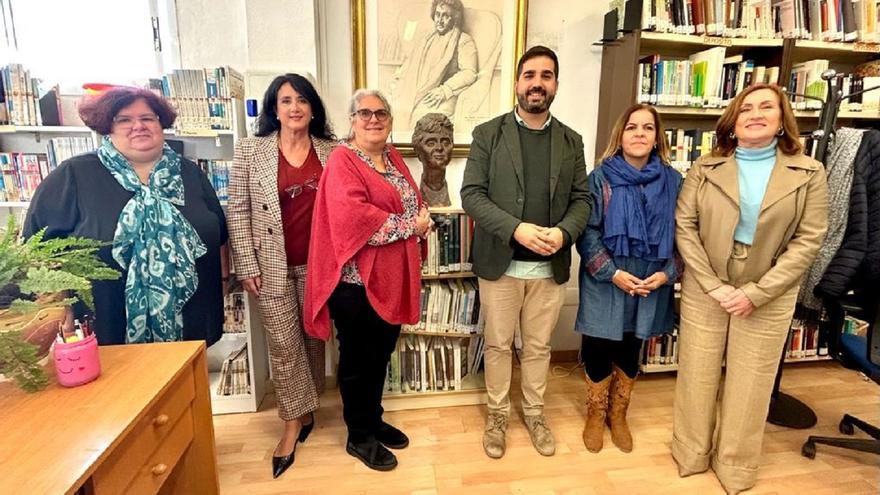 Mercedes Junquera Gómez da nombre a la biblioteca de Caleta de Vélez