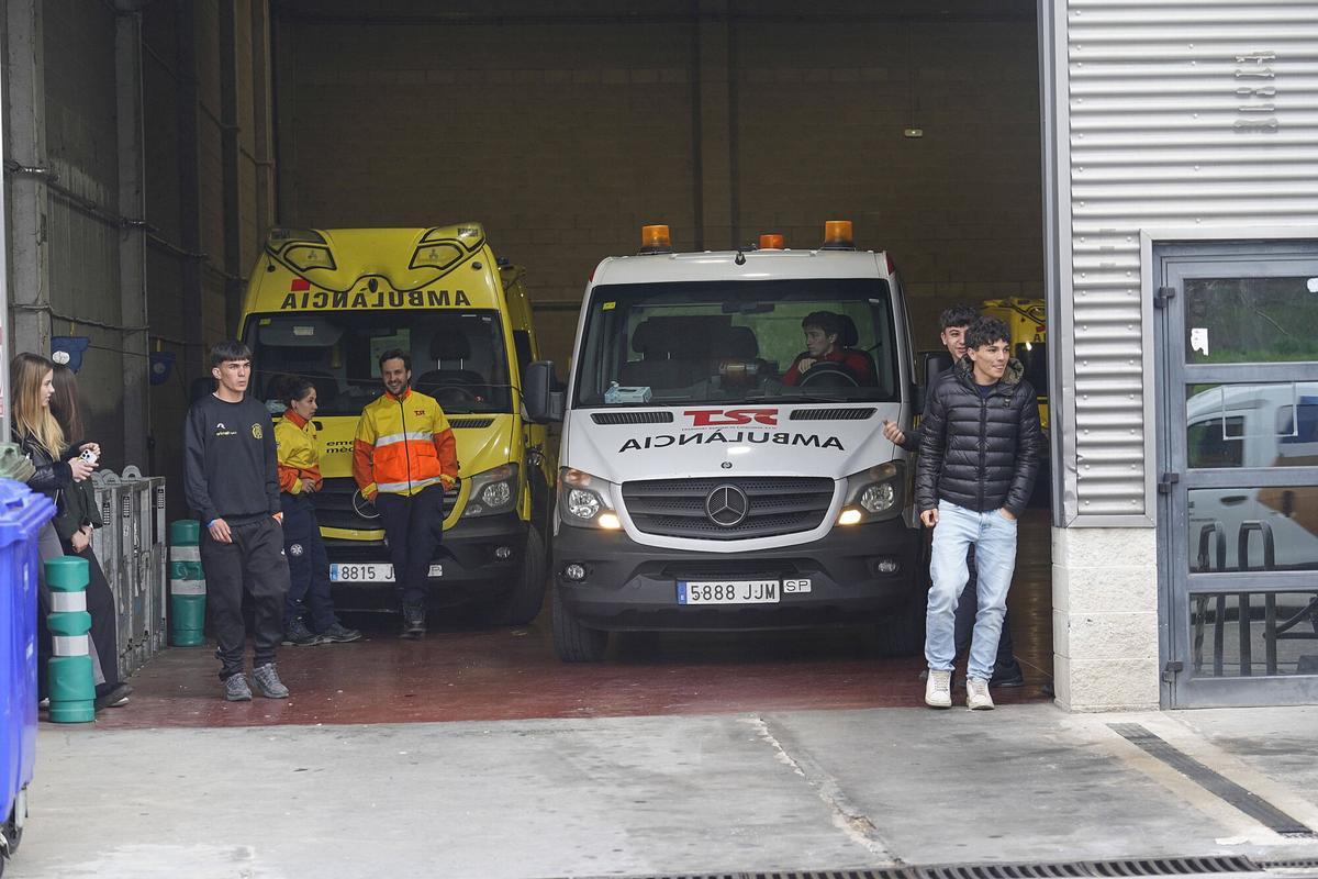 info_outline Les imatges de la protesta de les famílies que els seus fills estudien un cicle formatiu d’emergències mèdiques i els han prohibit fer pràctiques en ambulàncies