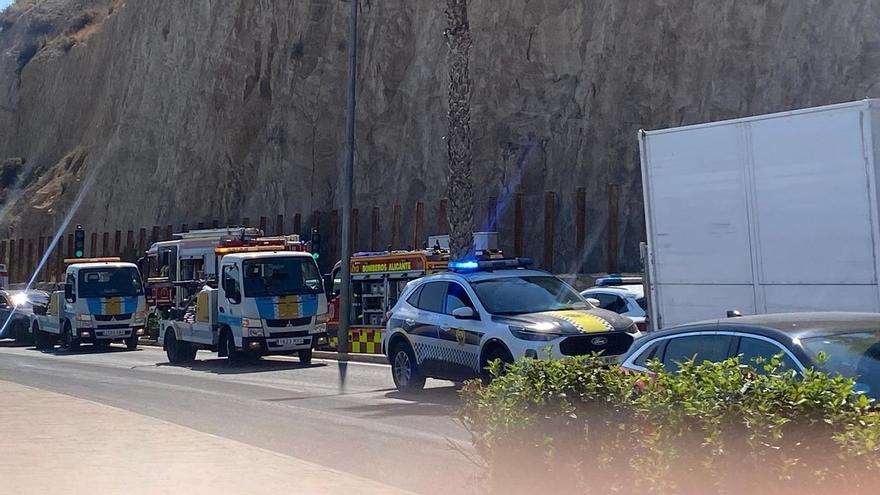 Dos heridos en un accidente entre dos vehículos en la carretera de la Cantera de Alicante