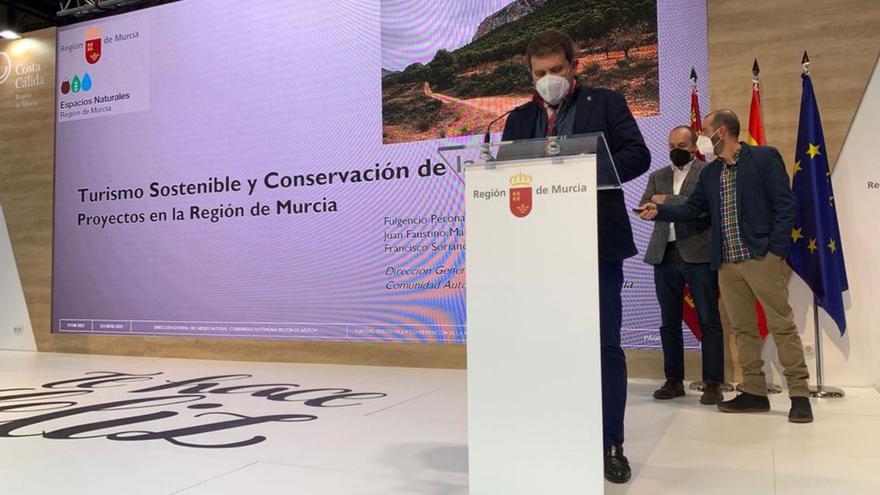 El director del Medio Natural, Fulgencio Perona, ayer en Fitur.