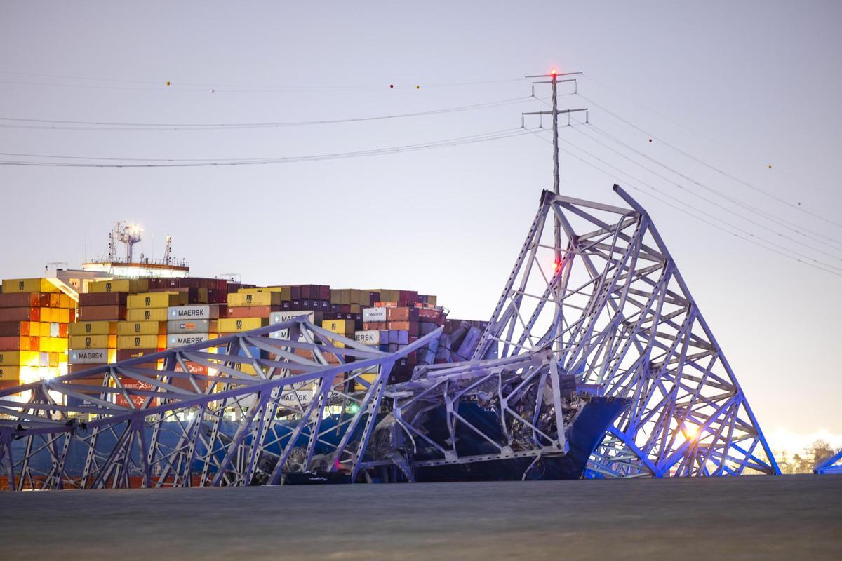 Las impresionantes imágenes de día del puente derribado por un carguero en Baltimore