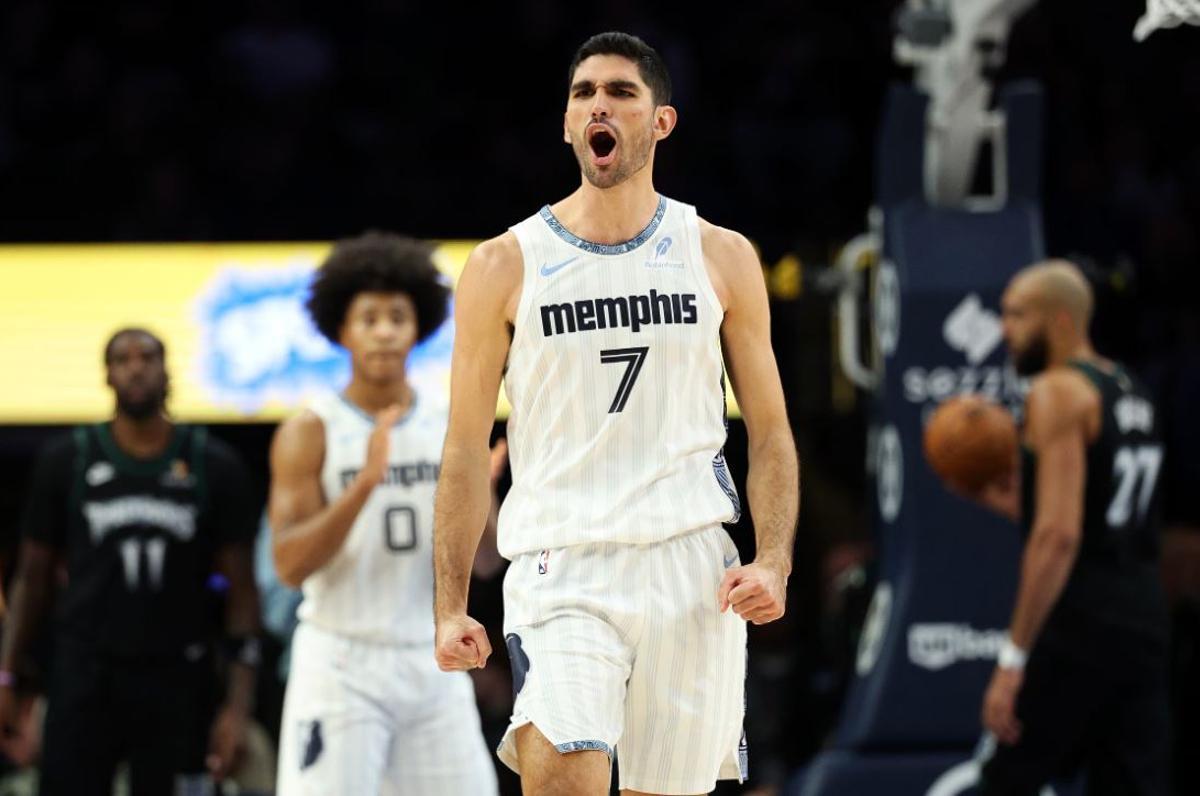 Santi Aldama, durante un partido con los Memphis Grizzlies, es hoy el principal referente español en la NBA