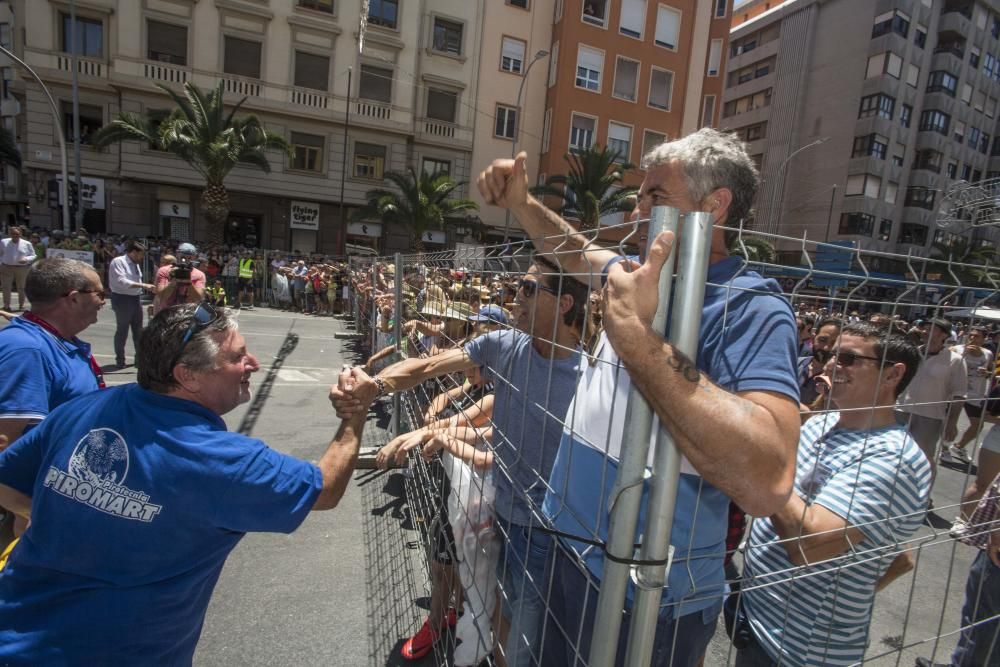 La mascletà de la pirotecnia Piromart no entrará en concurso al no llegar al tiempo mínimo exigido. Disparo correcto, sin alardes, en su debut en la Península