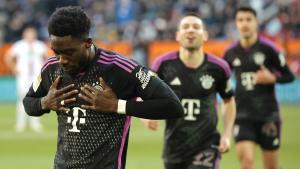 Alphonso Davies celebra un gol con el Bayern de Múnich.