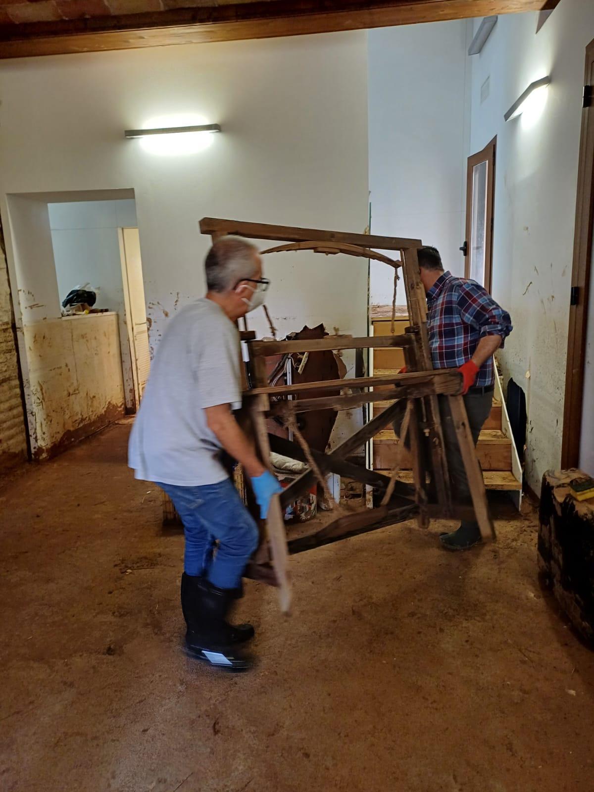 Traslado de las caladoras afectadas para ser reparadas en el MUPA de Aldaia.
