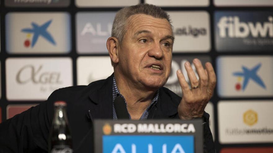 Javier Aguirre, en la sala de prensa de Son Moix.