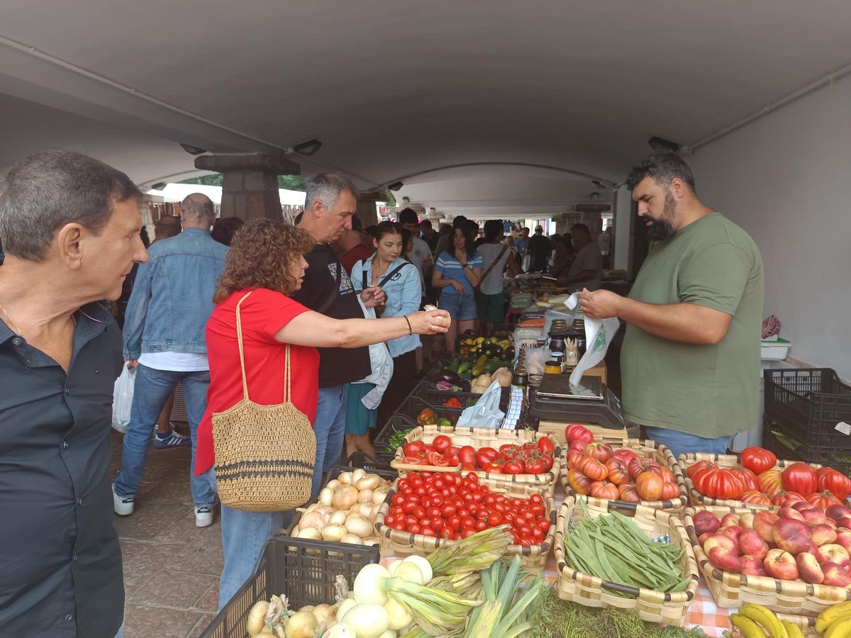 El mercado dominical de Cangas de Onís.