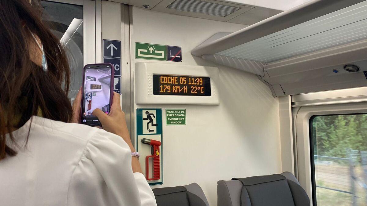 Velocidad que alcanzó ayer el tren rápido de Extremadura en su viaje inaugural.