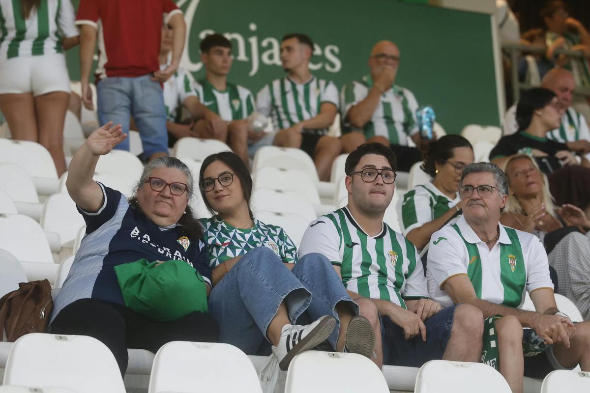 Córdoba CF-Granada | Las imágenes de la afición en El Arcángel