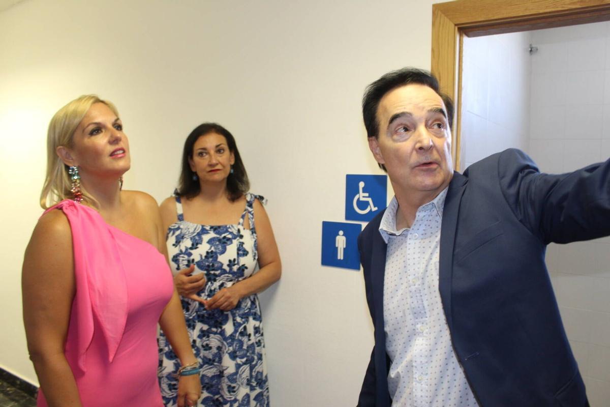 FOTOGALERÍA | La consejera Elena Manzano visita el edifico de Servicios Fiscales de Badajoz tras las obras de accesibilidad FOTOGALERÍA | La consejera Elena Manzano visita el edifico de Servicios Fiscales de Badajoz tras las obras de accesibilidad