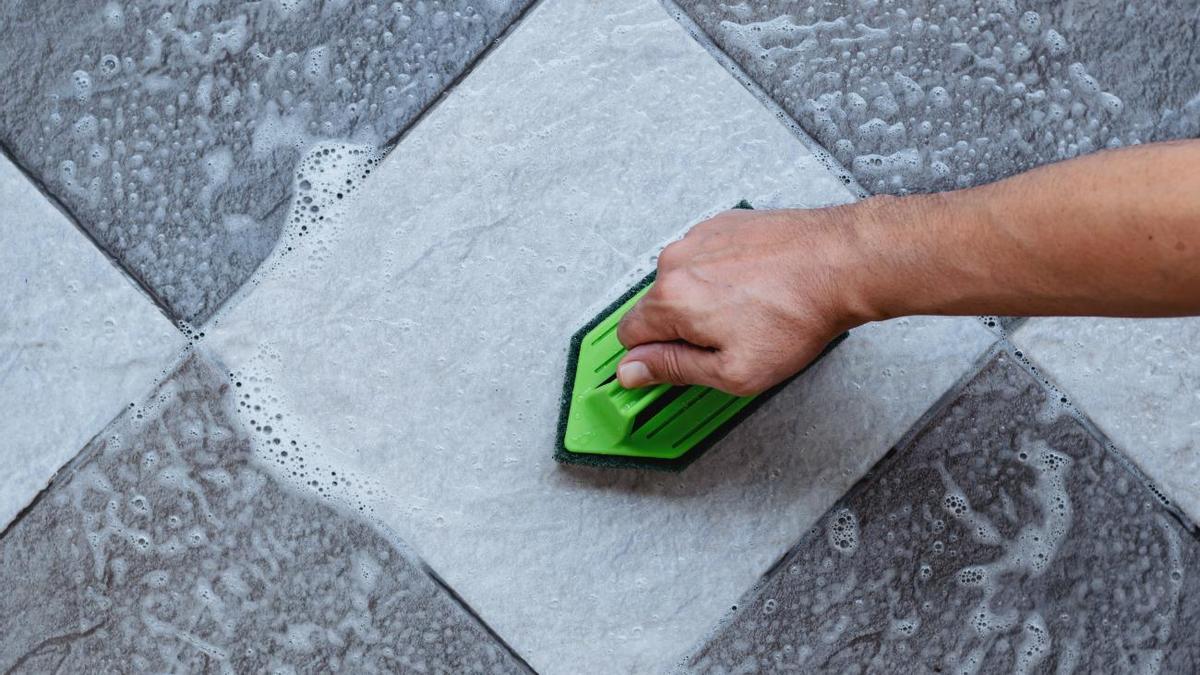 Cómo limpiar las juntas de los azulejos usando solo ingredientes
