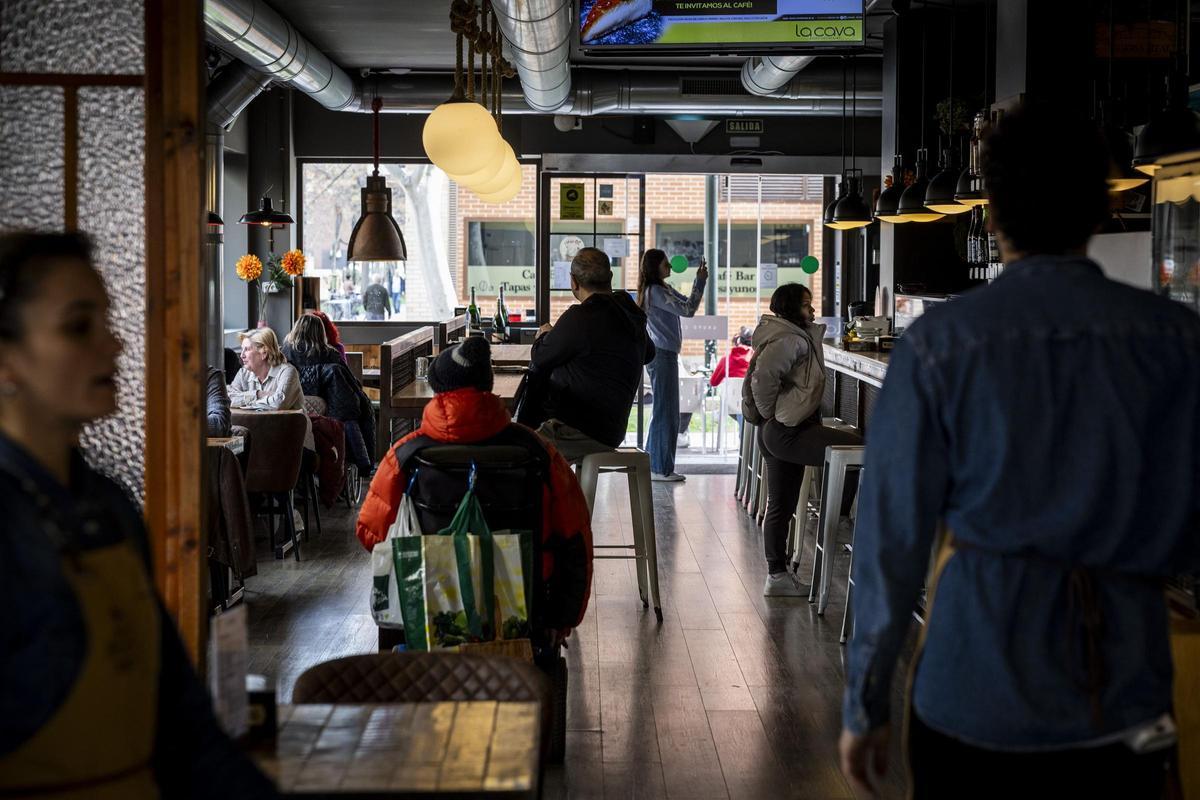 En imágenes | La Cava, el restaurante del Actur que conquistó al barrio más exigente de Zaragoza con su cocina mediterránea