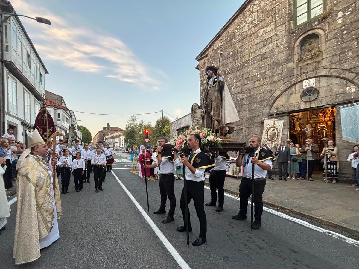 Santiago honra a San Roque con su tradicional procesión Santiago honra a San Roque con su tradicional procesión