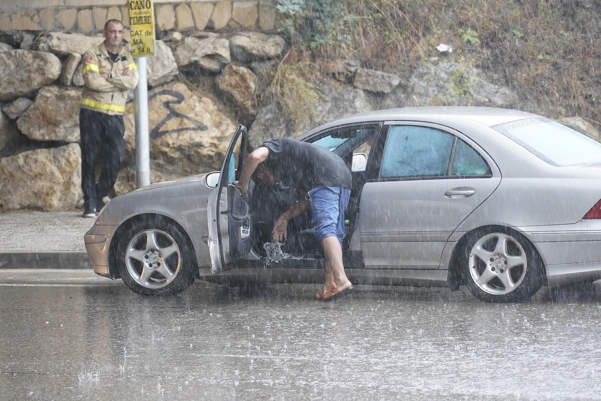 Tarda de pluges intenses que causen inundacions i destrosses a les comarques gironines