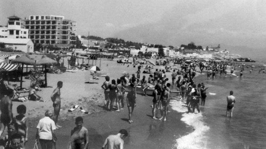 Verano en Torremolinos, en una imagen de los años 60.