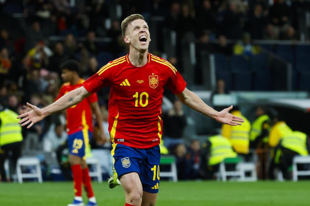 Dani Olmo celebra su gol con España ante Brasil