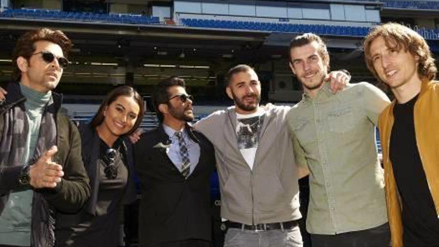 Las estrellas de Bollywood se pasean por el Bernabéu