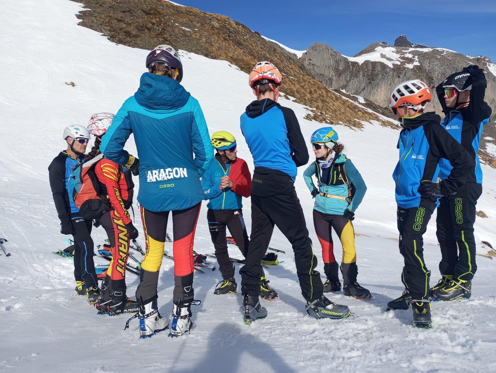 Un día con el grupo de tecnificación de esquí de montaña de la Federación Aragonesa