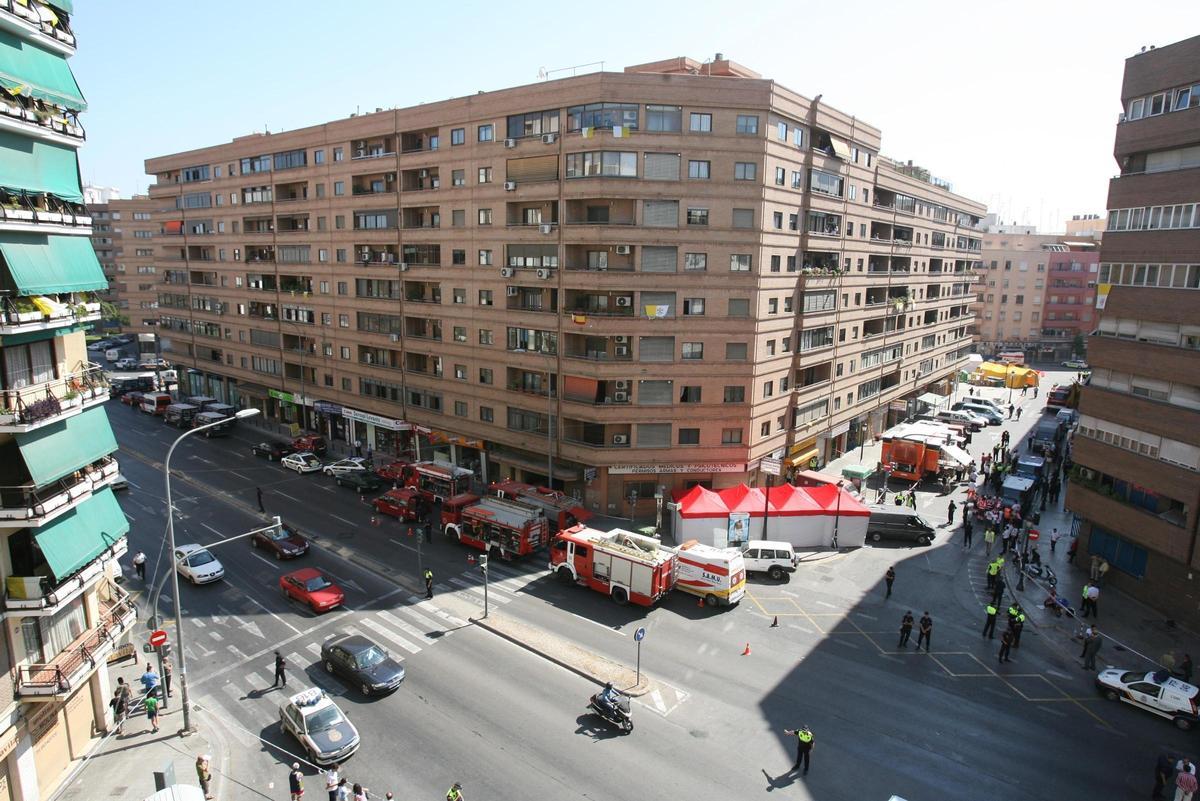 Puesto de mando montado junto a las oficinas de Tráfico de València tras el accidente.