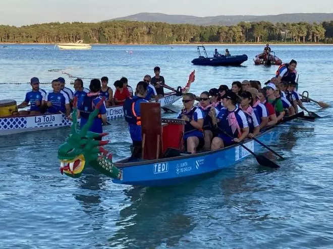 “Travesía Barca de Pedra–Ruta Marítima Xacobea”, desde O Grove en barco dragón