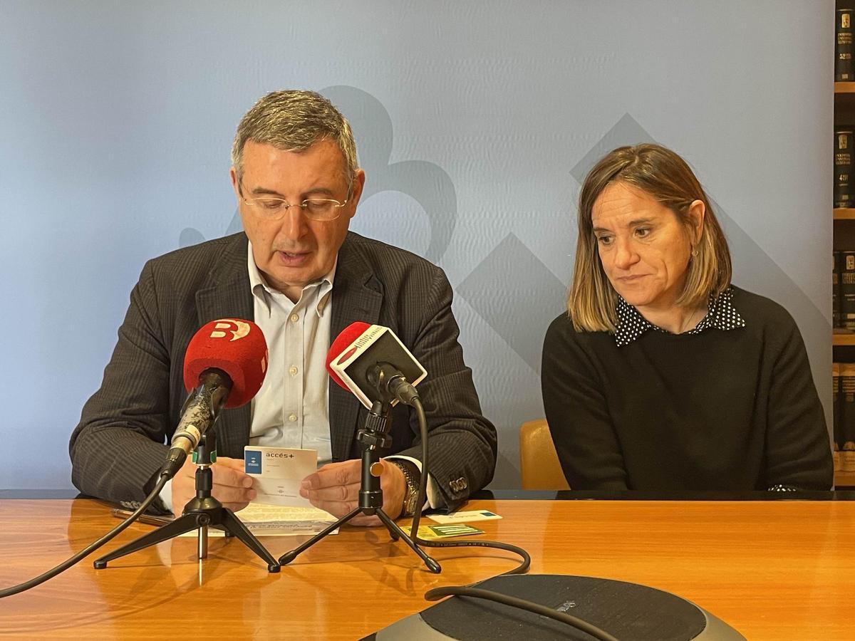 Miquel Noguer, alcalde de Banyoles; i Ester Busquets, regidora de Serveis Socials, Acció Comunitària, Polítiques d'Igualtat i Salut.