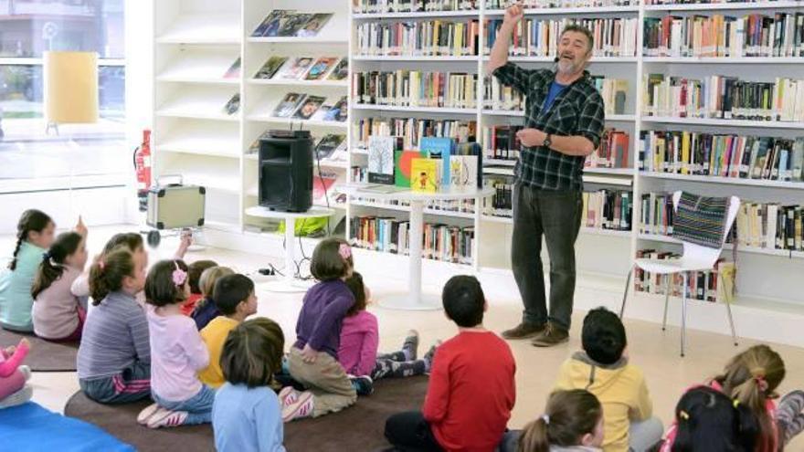 Paiporta celebra los 30 años de su Biblioteca con un cuentacuentos