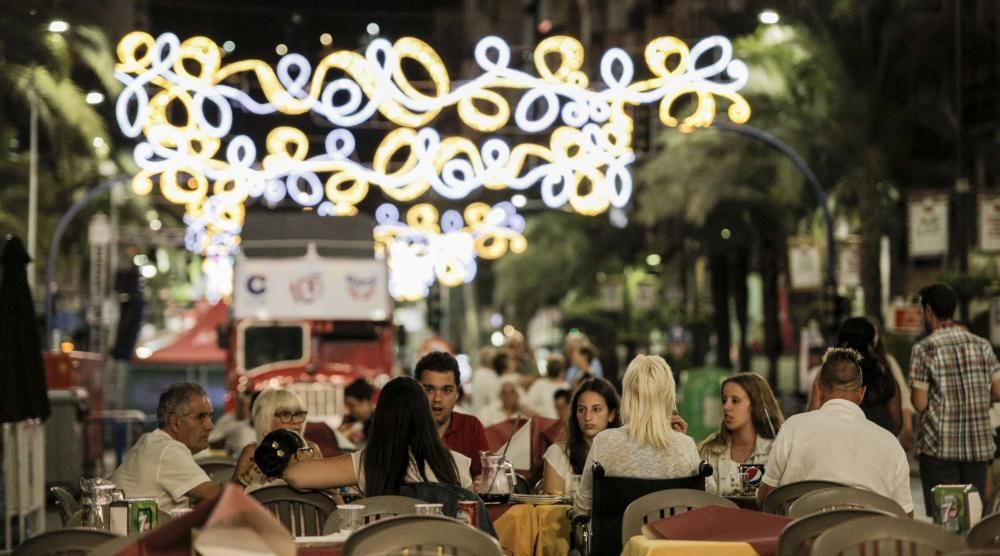 Lleno total por las noches en las barracas de Alicante