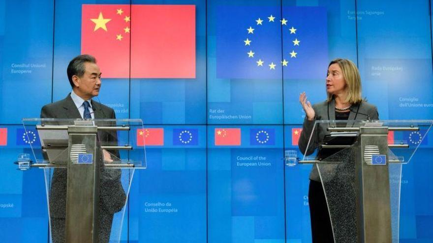 China denuncia el intento de hundir a Huawei