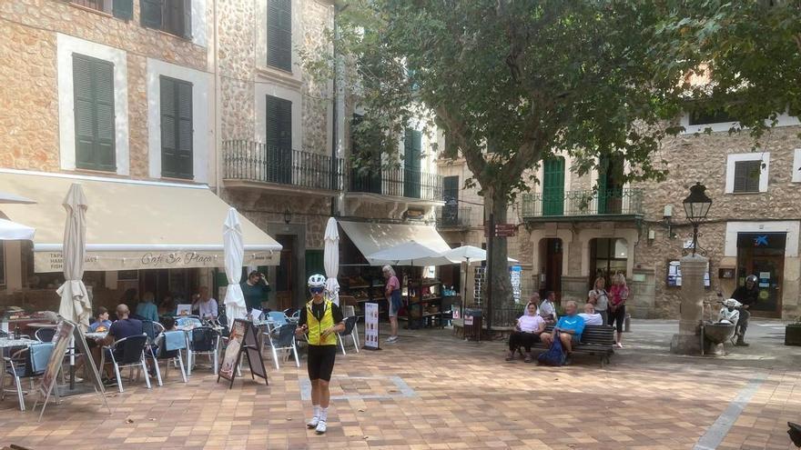Una vuelta por el pueblo más 'rico' de Mallorca: «¿Dónde está la riqueza de Fornalutx? Que me la traigan a casa»