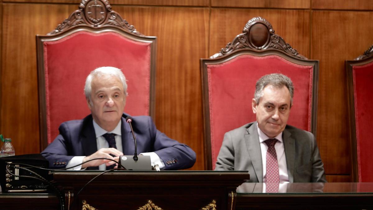 Jesús María Chamorro y Miguel Ángel Balbín Llera, secretario de Gobierno del TSJA.