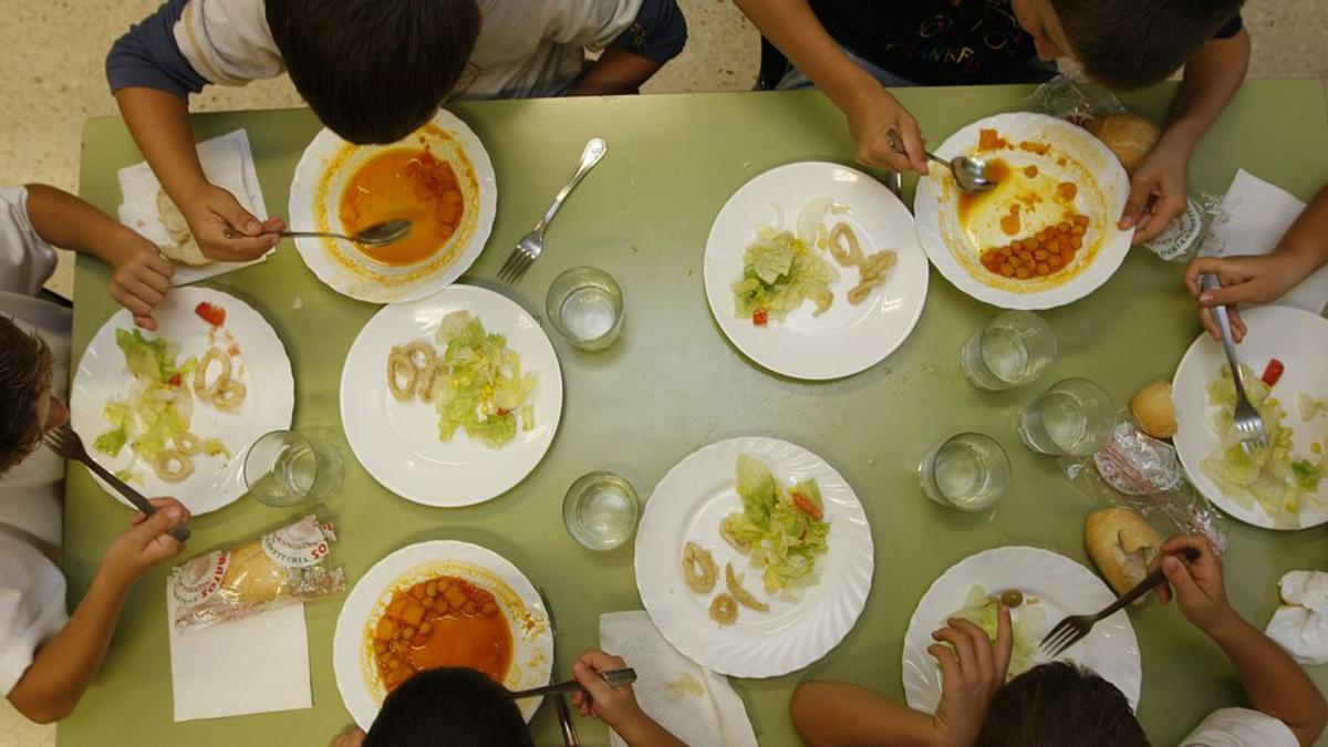Almuerzo infantil en un colegio.
