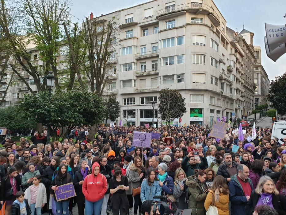 Decenas de miles de viguesas y vigueses vuelven a manifestarse este 8M para reclamar cambios en el sistema.