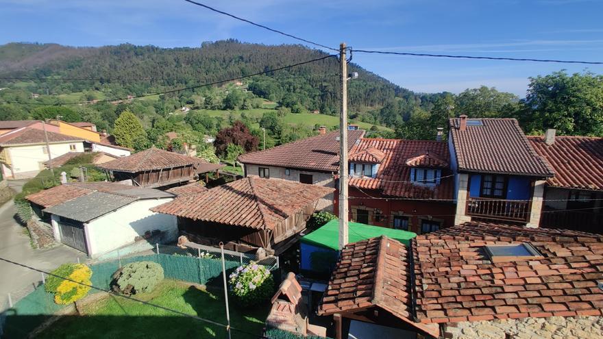 Rechazo frontal ecologista a los dos parques de baterías proyectados a 40 metros de las casas de este pueblo de Asturias