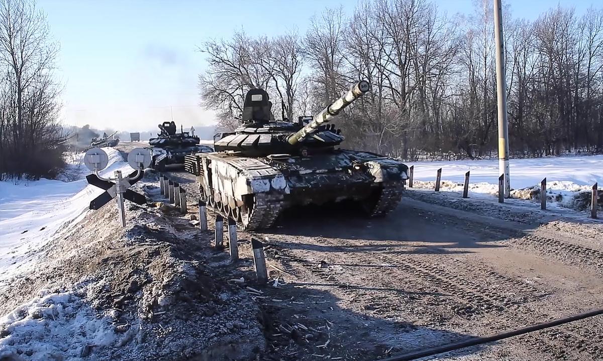 Captura de vídeo en la que se ve un tanque ruso abandonando la zona de Brest tras unos ejercicios conjuntos de las fuerzas armadas de Rusia y Bielorrusia.