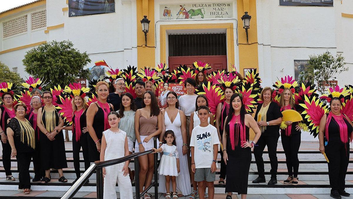 Distintos participantes de la velada en la barriada de Plaza de Toros de Marbella.