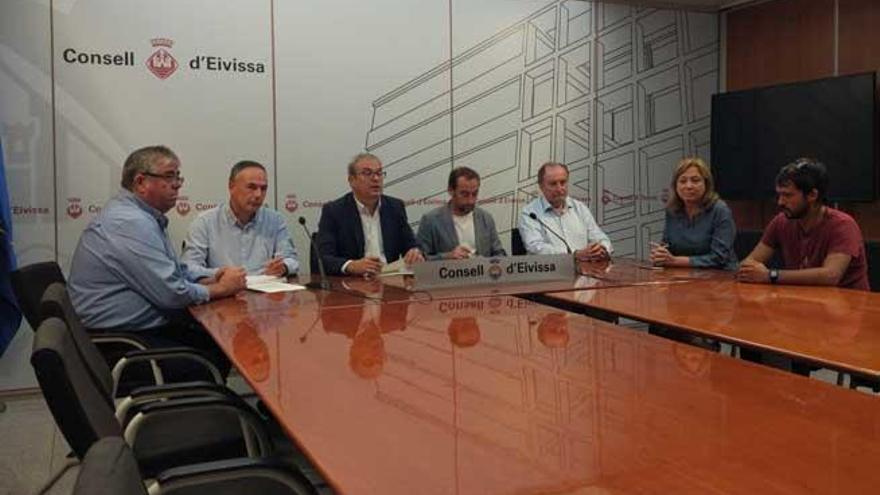 Rueda de prensa celebrada en el Consell de Ibiza.