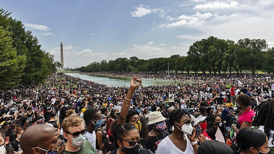 Manifestants davant el monument a Lincoln a Washington