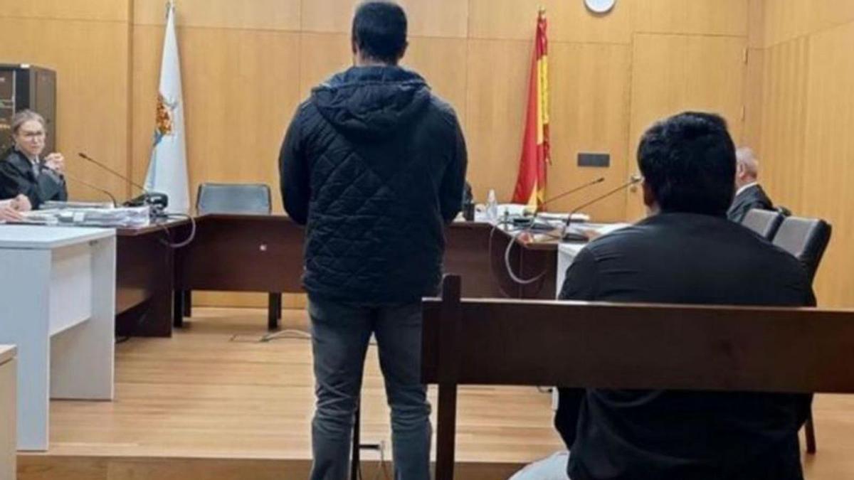 Los acusados, durante el juicio en el Penal 2 de Ourense.