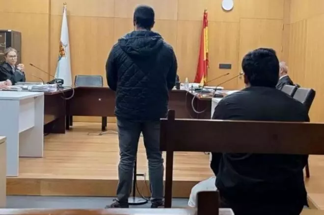 Un año de prisión por arrancarle de un mordisco el lóbulo de la oreja a otro joven en Xinzo