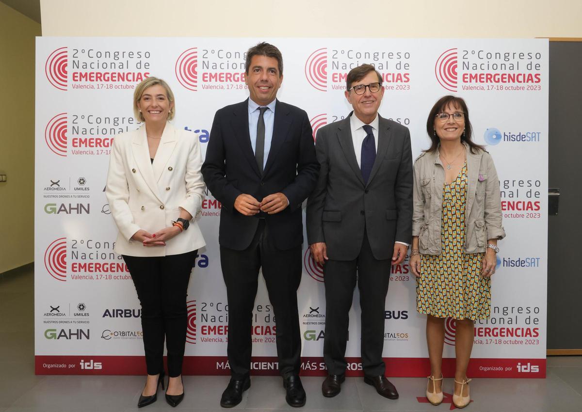 Mazón, con la consellera Elisa Núñez y representantes de Protección Civil.