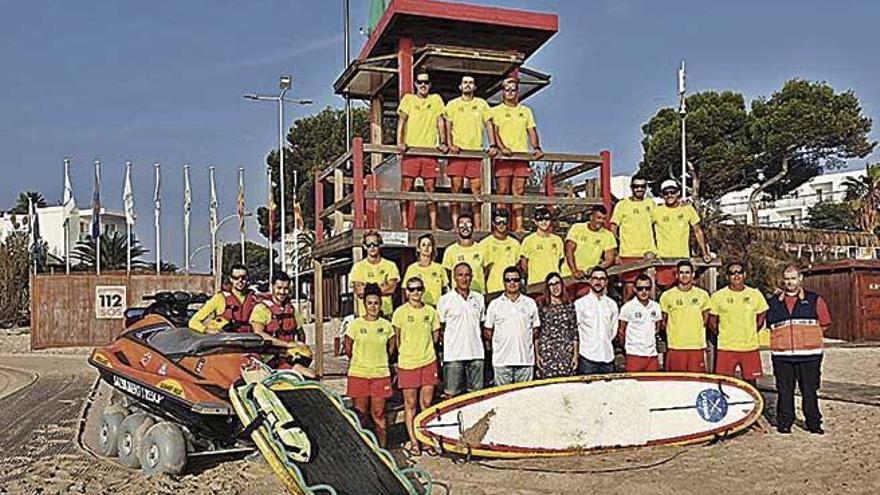 El equipo de salvamento de la playa de Muro.