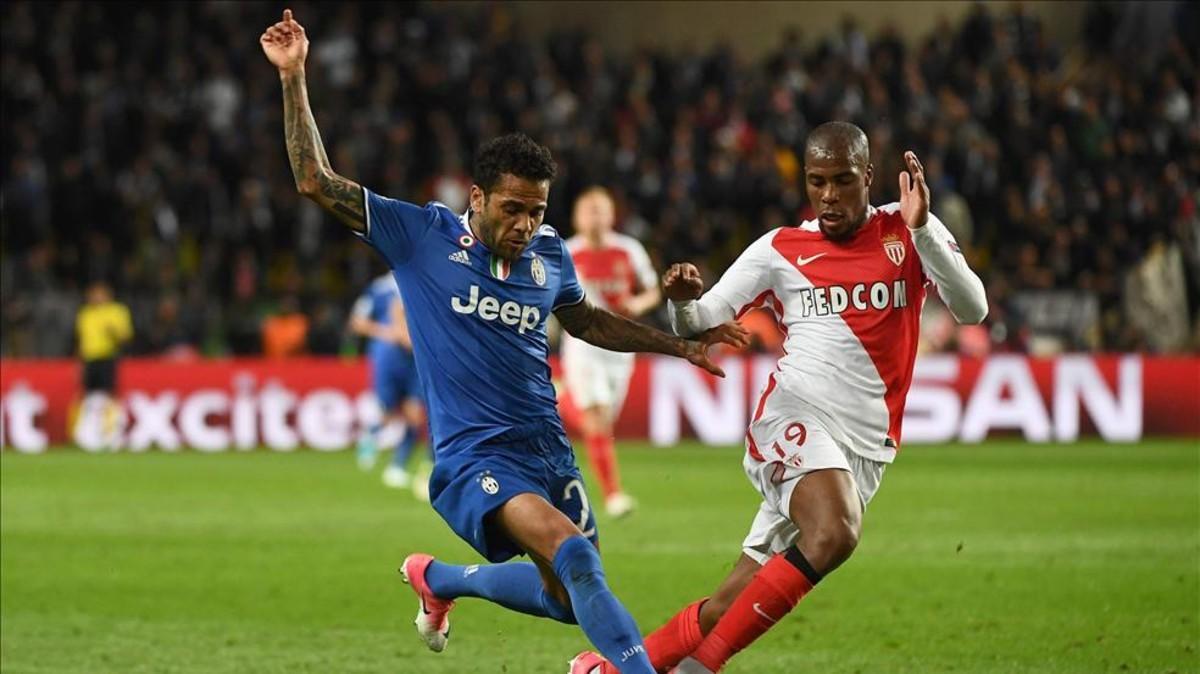 Alves brilla con la Juve