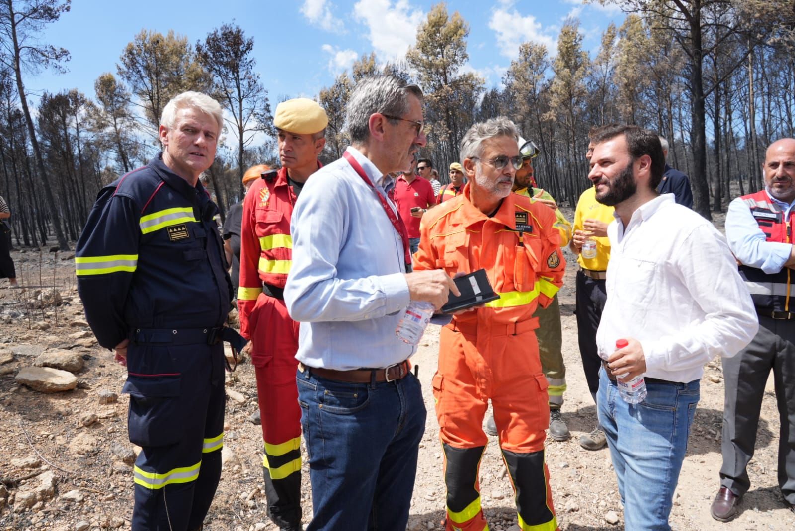 Las imágenes de la visita de Pedro Sánchez a la zona del incendio de Bejís