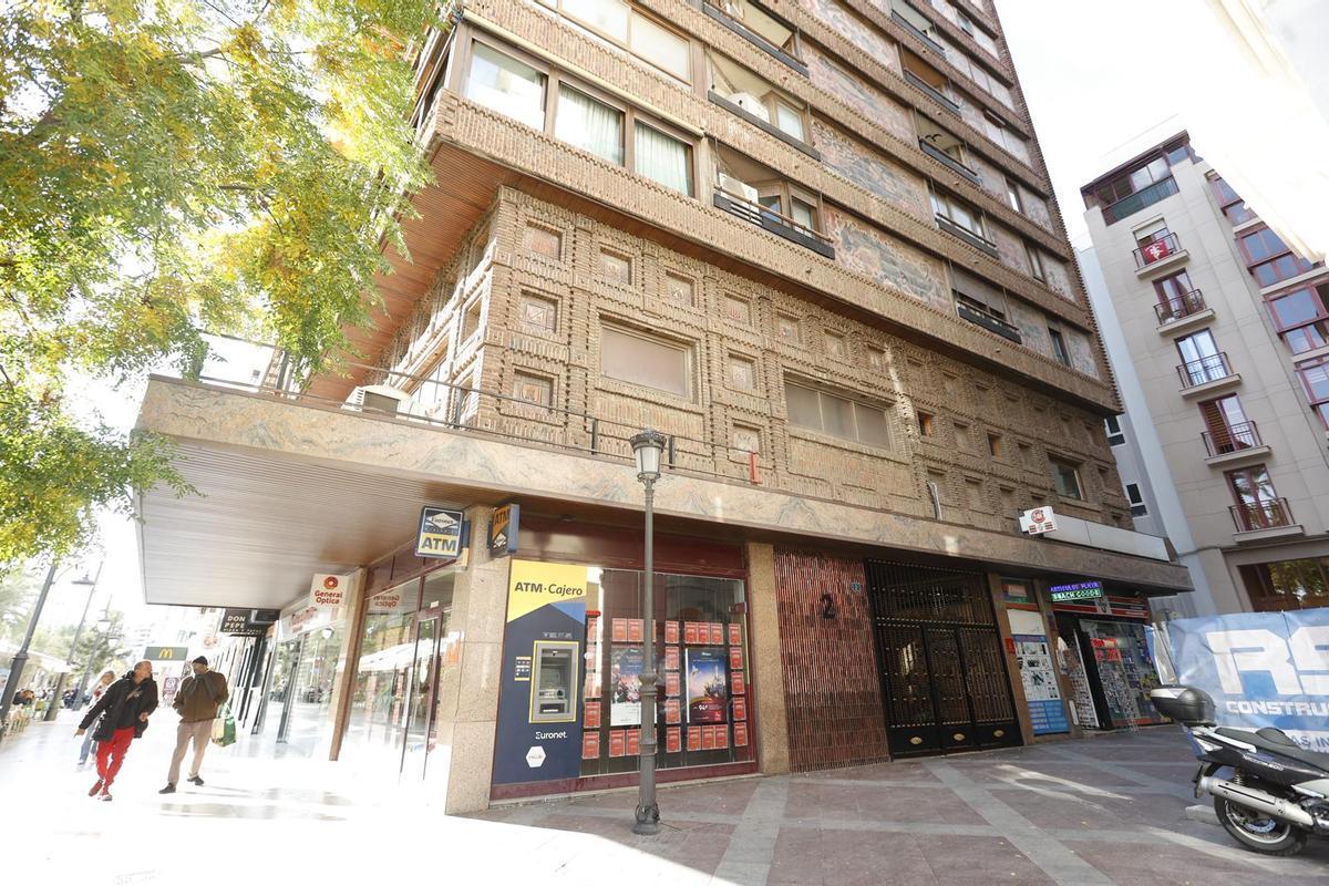 Ingeniero Lafarga street, where the Mónaco building is located, seen from the Esplanade.