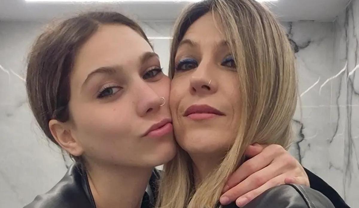 Fayna Bethencourt junto a su hija