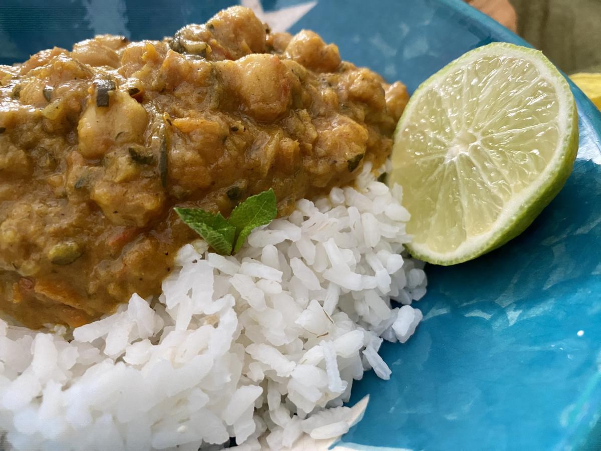 Curry de garbanzos con hierbabuena