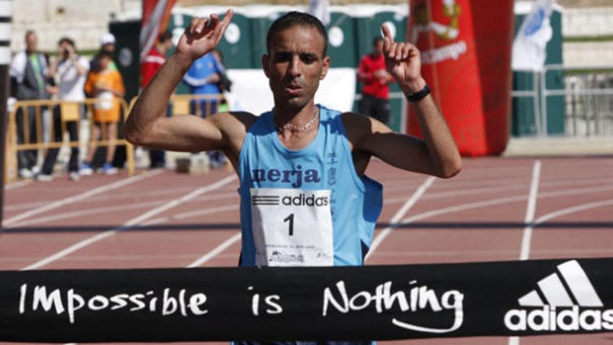 El marroquí Abdelhadi El Mouaziz, campeón de la Maratón 2011, va a defender su título.